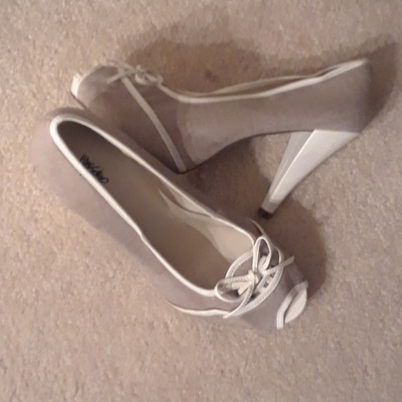 heels - Picture 2 of 3